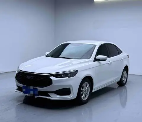 Ford Escort 2021 — фото 1