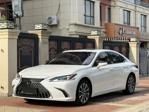 Lexus ES 2022 — фото 1