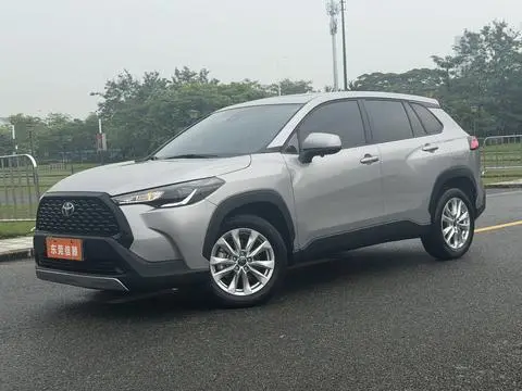 Toyota Corolla锐放 2022 — фото 1