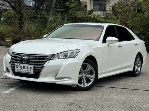Toyota Crown 2015 — фото 1