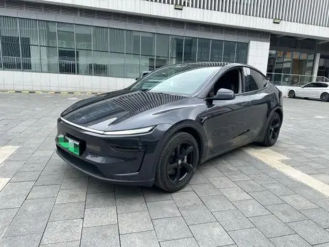 Tesla Model Y 2025