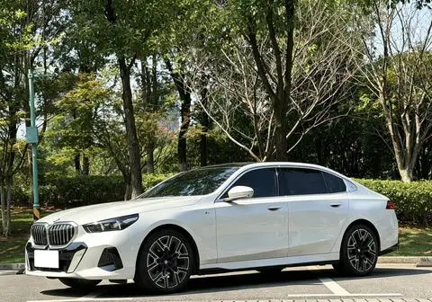 BMW 5 Series 2025