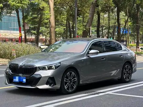 BMW 5 Series 2024 — фото 1