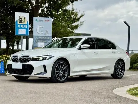 BMW 3 Series 2023 — фото 1