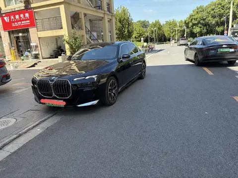 BMW i7 2023