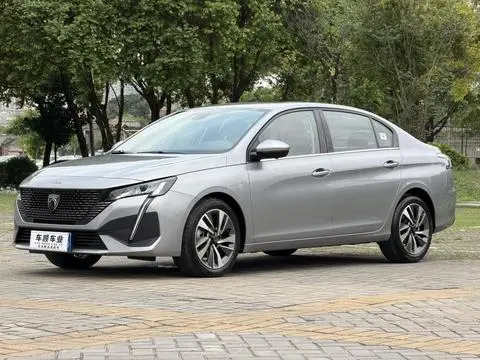Peugeot 408 2024 — фото 1