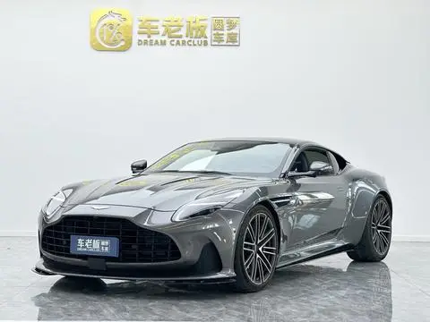 Aston Martin DB12 2024