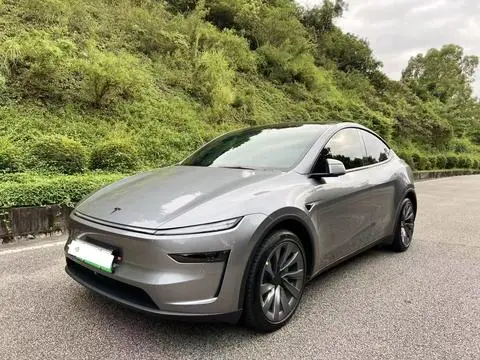 Tesla Model Y 2025