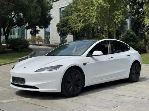Tesla Model 3 2023 — фото 1