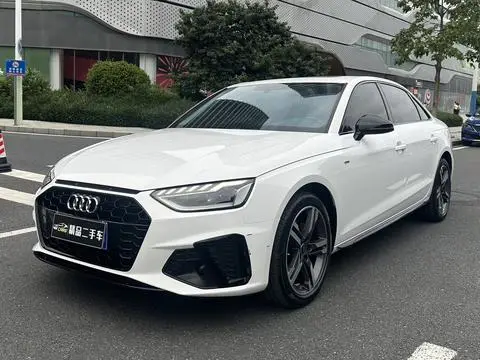 Audi A4L 2022 — фото 1