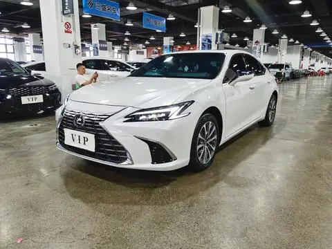 Lexus ES 2025