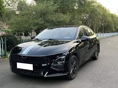 Wuling 星光PHEV 2023 — фото 1