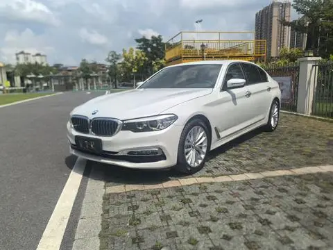 BMW 5 Series 2018 — фото 1