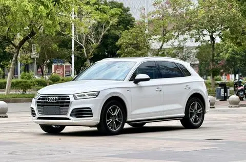 Audi Q5L 2018 — фото 1