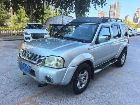 Nissan 帕拉丁 2013