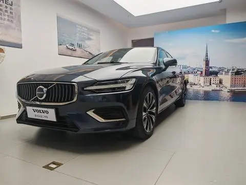 Volvo S60 2025