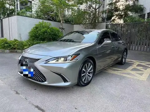 Lexus ES 2020