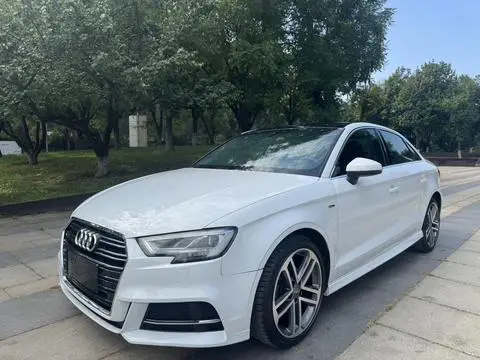 Audi A3 2018 — фото 1
