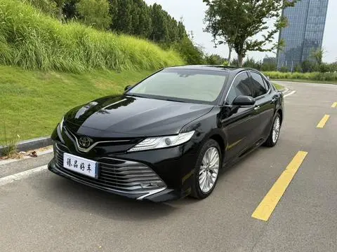 Toyota Camry 2019 — фото 1