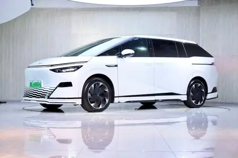 XPeng 小鹏X9 2024