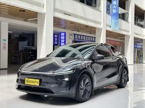 Tesla Model Y 2025