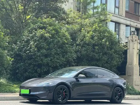Tesla Model 3 2024