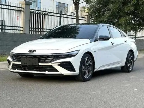 Hyundai Elantra 2023 — фото 1