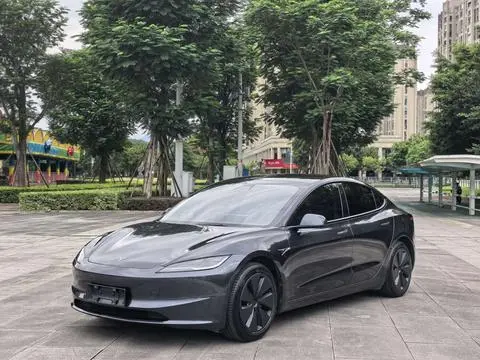 Tesla Model 3 2025 — фото 1
