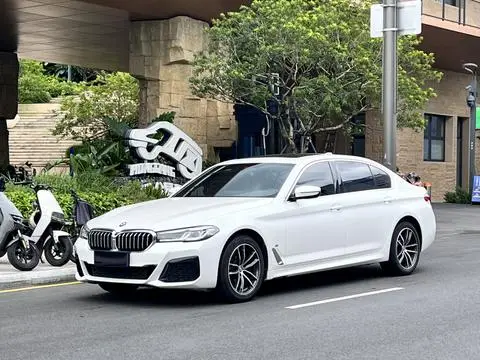 BMW 5 Series 2021 — фото 1