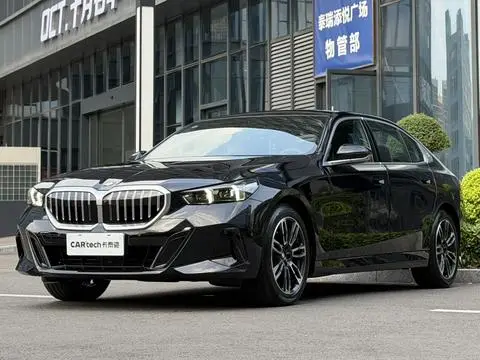 BMW 5 Series 2026 — фото 1