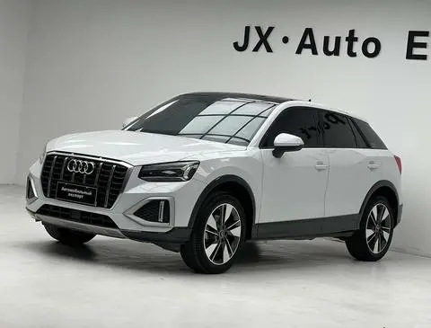 Audi Q2L 2022 — фото 1