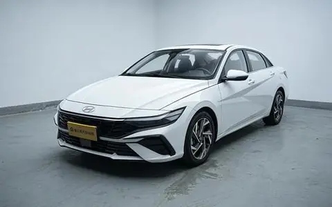 Hyundai Elantra 2023 — фото 1