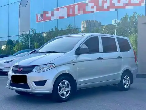 Wuling Hongguang 2015