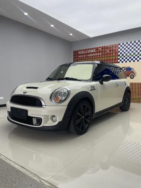 MINI CLUBMAN 2013