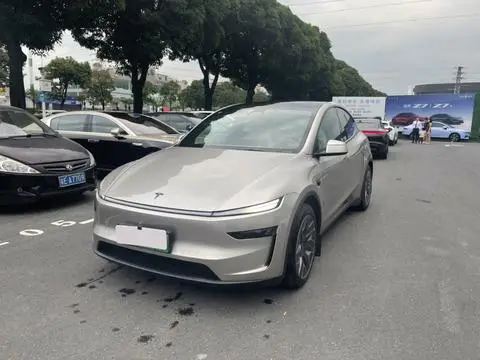 Tesla Model Y L 2026