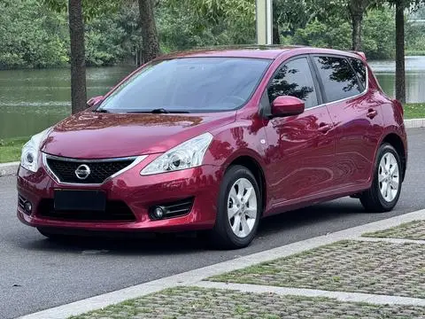 Nissan 骐达TIIDA 2011 — фото 1