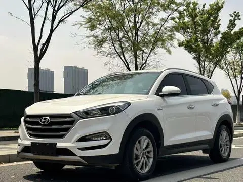 Hyundai 途胜 2015 — фото 1