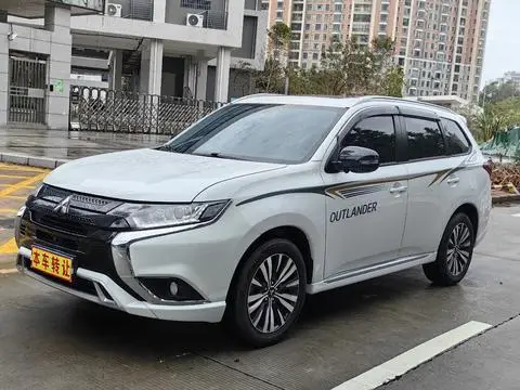 Mitsubishi 欧蓝德 2021 — фото 1