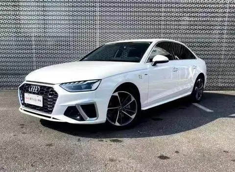 Audi A4L 2022 — фото 1