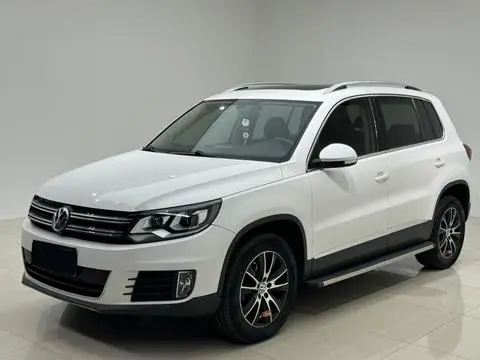 Volkswagen Tiguan 2015 — фото 1