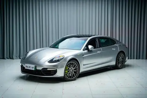 Porsche Panamera E-Hybrid 2021