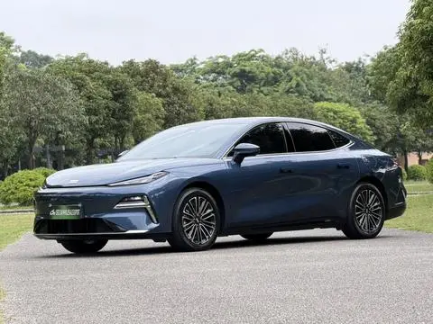 Geely 星耀8 PHEV 2025