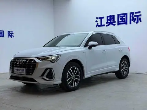 Audi Q3 2022 — фото 1