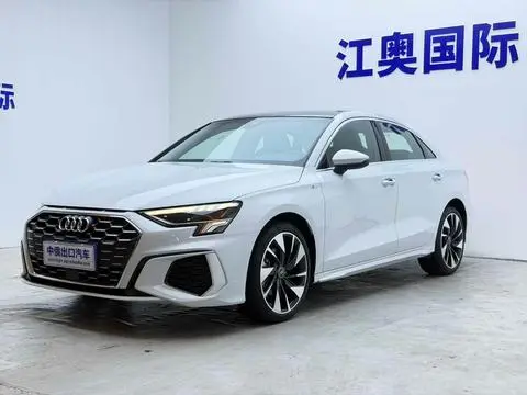 Audi A3 2023 — фото 1