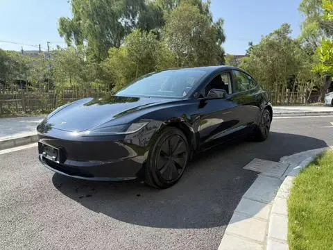 Tesla Model 3 2023 — фото 1