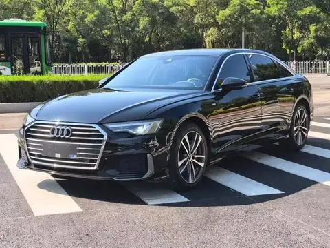 Audi A6L 2022 — фото 1