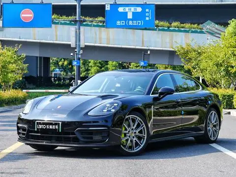 Porsche Panamera E-Hybrid 2023