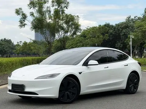 Tesla Model 3 2023 — фото 1