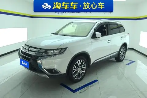 Mitsubishi 欧蓝德 2018 — фото 1