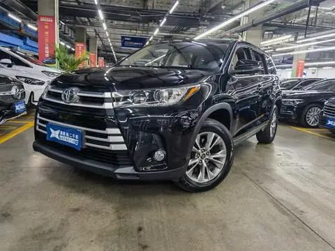 Toyota Highlander 2021 — фото 1
